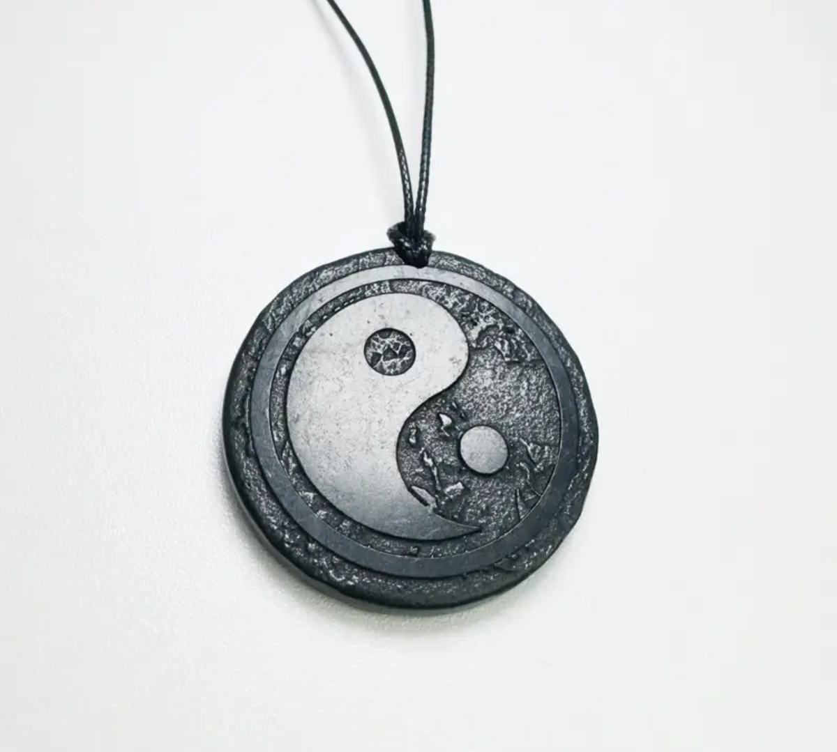 Shungit Halskette Yin & Yang – Ausgleich & innere Balance