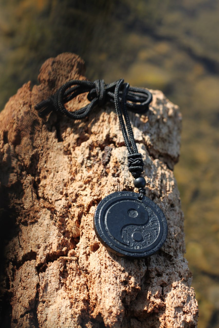 Shungit Halskette Yin & Yang – Ausgleich & innere Balance